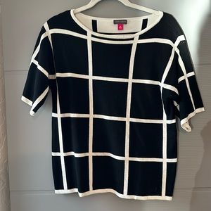 Vince Camuto XS knit short sleeved black & white top